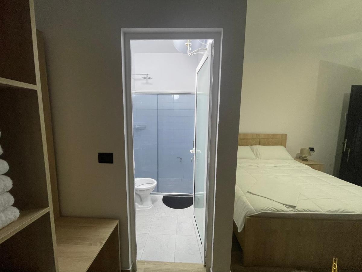 Široka Four Generation Hotel מראה חיצוני תמונה