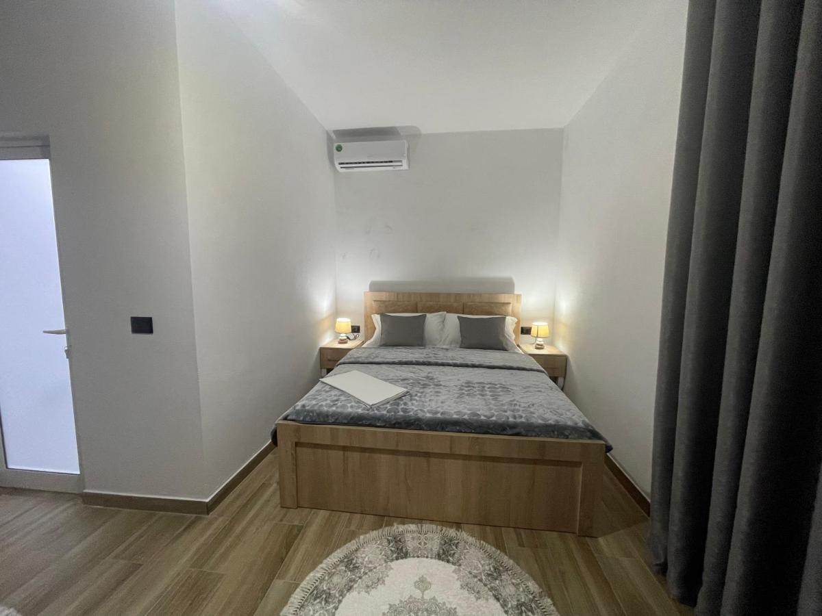 Široka Four Generation Hotel מראה חיצוני תמונה