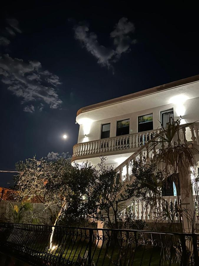 Široka Four Generation Hotel מראה חיצוני תמונה