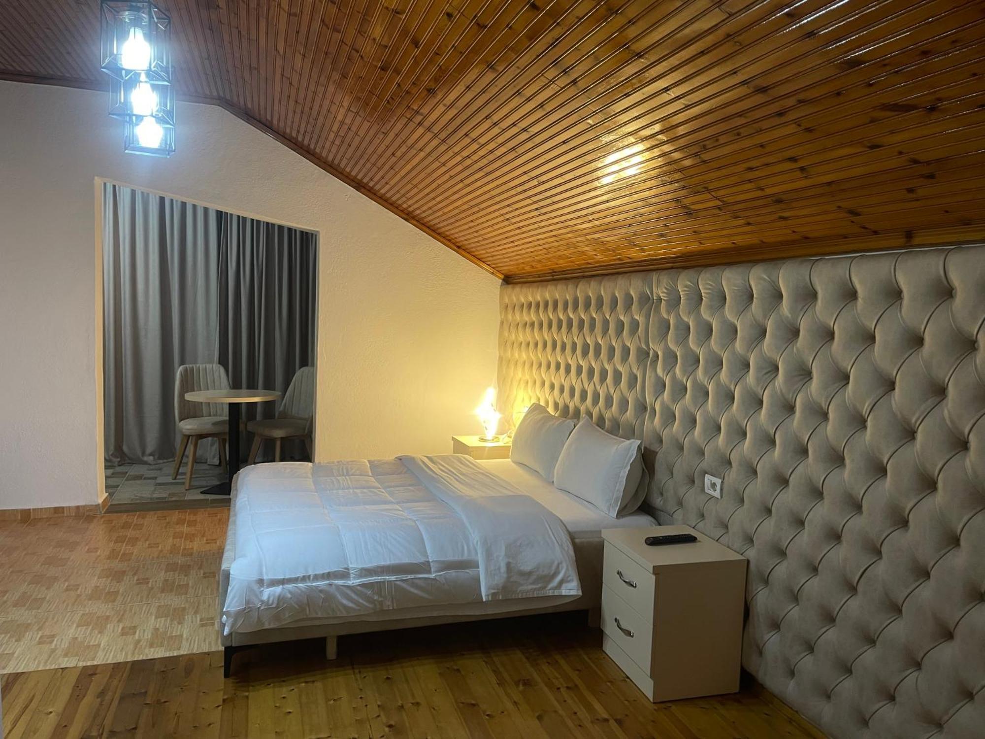 Široka Four Generation Hotel מראה חיצוני תמונה