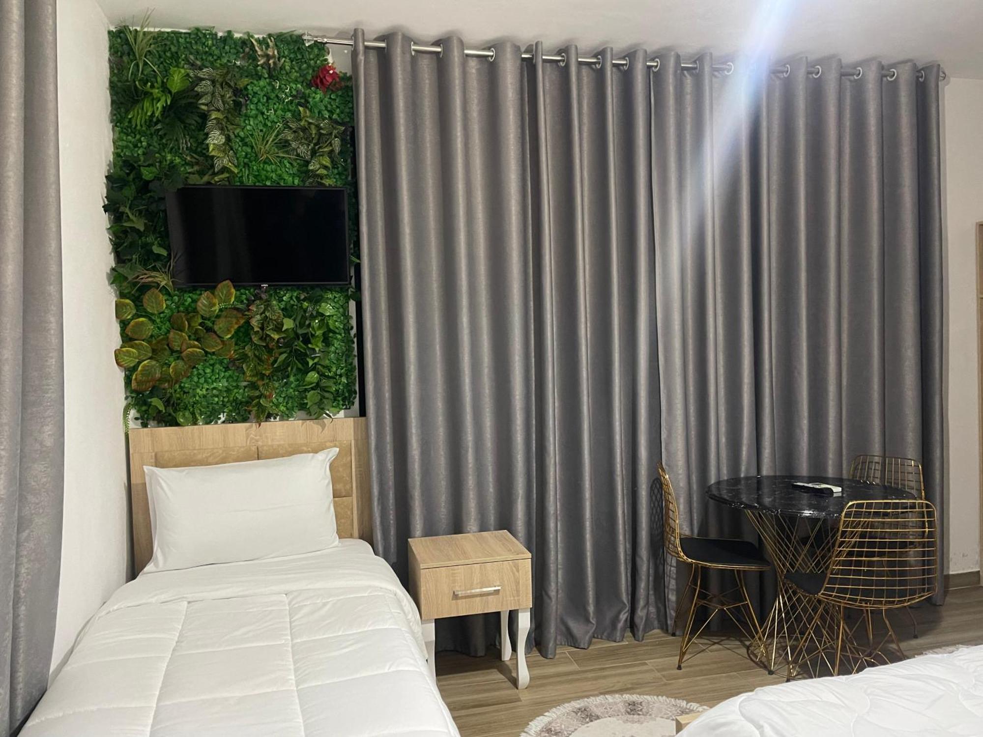 Široka Four Generation Hotel מראה חיצוני תמונה